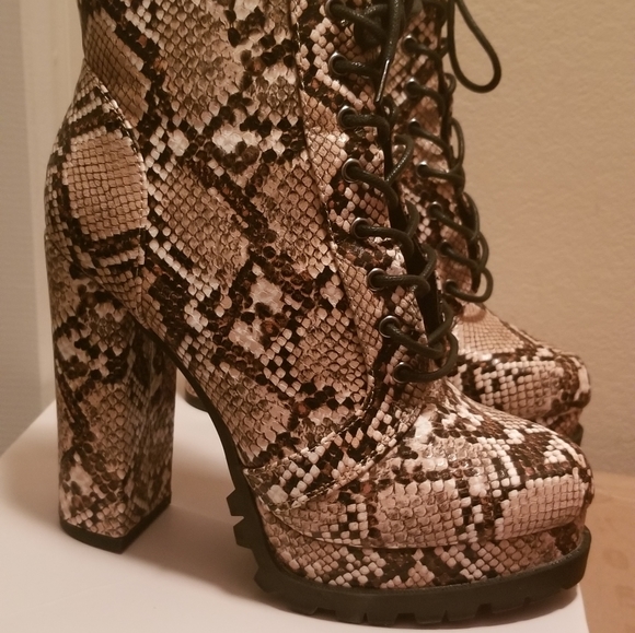 Shoes - Boot heels